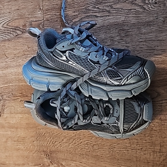 Size 9 balenciaga - Picture 3 of 5